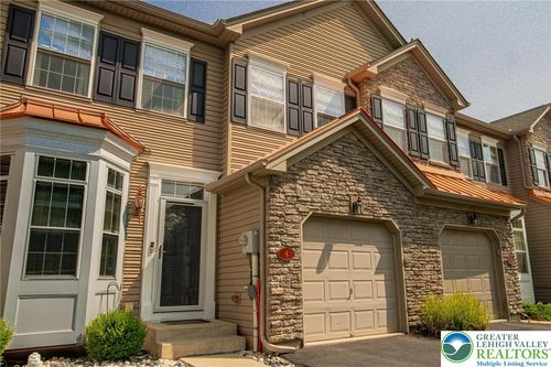 4 Hillside Ct N, Easton, PA, 18045-4956 | Card Image