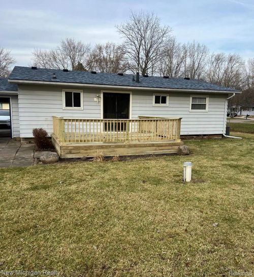 5511 Cottonwood Dr, Swartz Creek, MI, 48473-9425 | Card Image