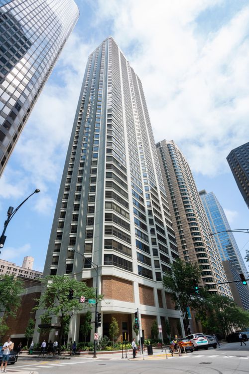 4202-400 E Ohio St, Chicago, IL, 60611-4636 | Card Image