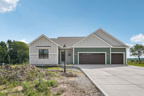 14911982 Red Holly Dr, Germantown, WI, 53022 | Card Image