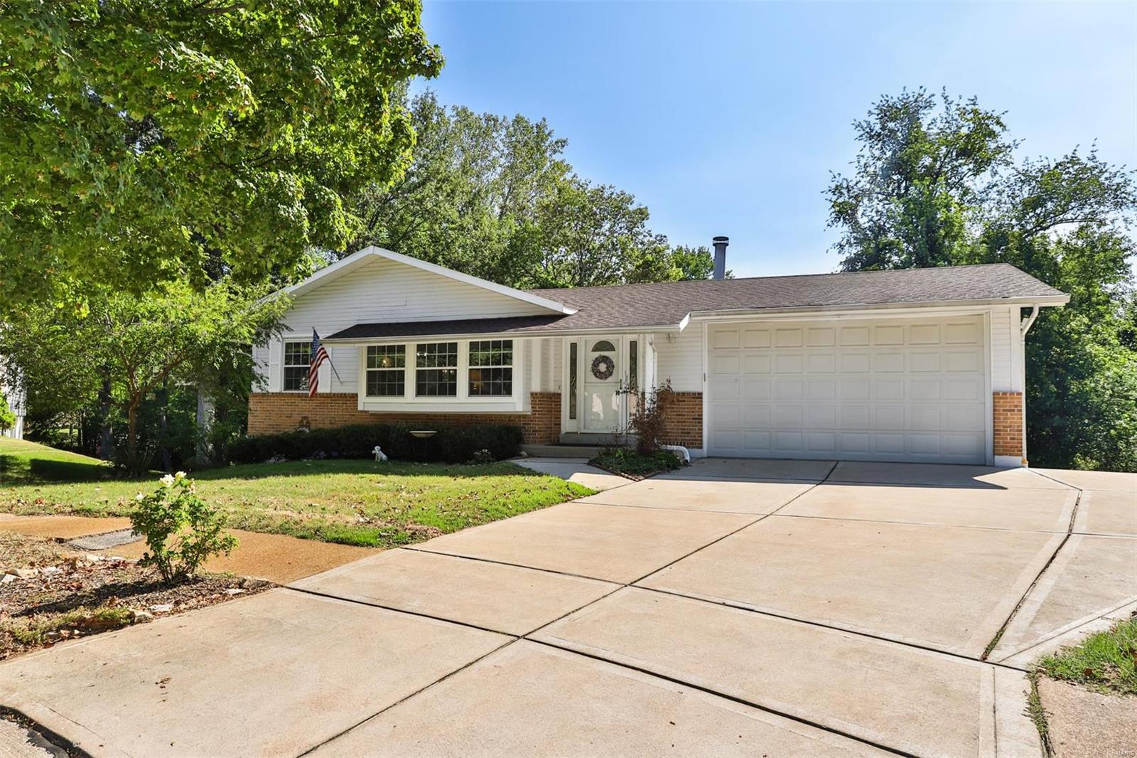 Roxanna Dr, Saint Louis, MO 63128