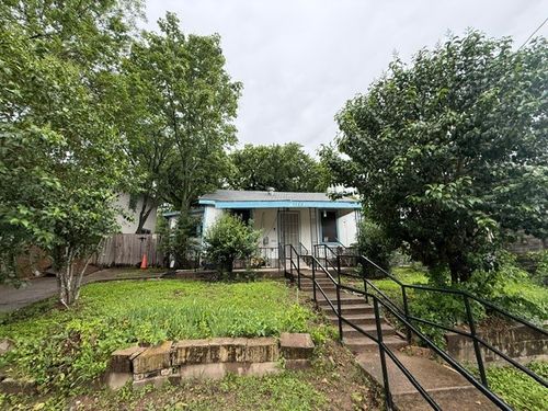 1702 Perez St, Austin, TX, 78721-1242 | Card Image