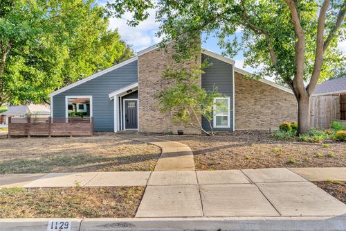 1129 Yorkshire Dr, Carrollton, TX, 75007-4912 | Card Image