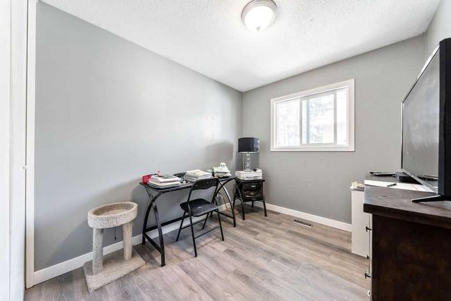 8019 20 A Street Se, Home with 3 bedrooms, 1 bathrooms and 2 parking in Calgary AB | Image 13