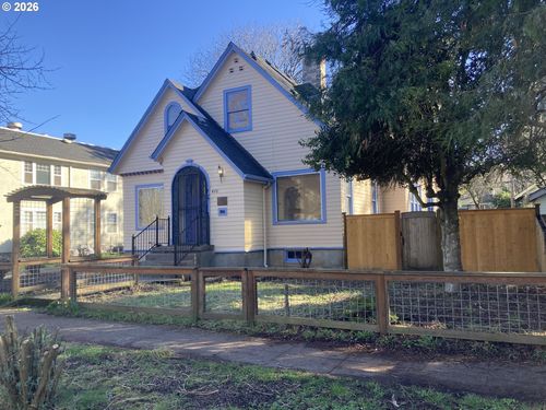 470 W Broadway, Eugene, OR, 97401-2834 | Card Image