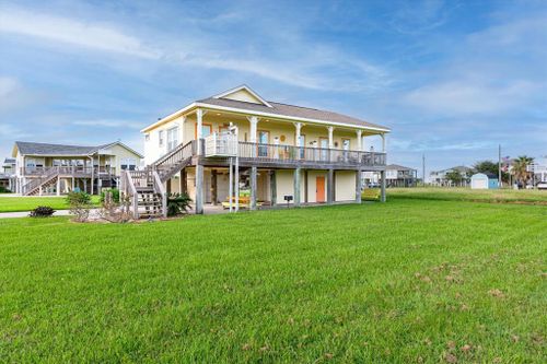 924 Westview, Crystal Beach, TX, 77650 | Card Image