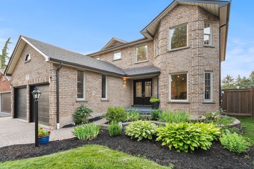 77 Ingleborough Dr, Whitby, ON, L1N8J4 | Card Image