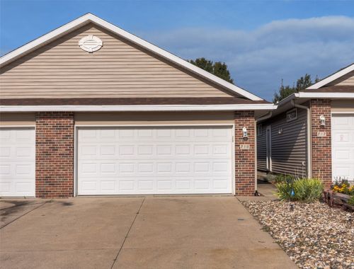 715 Kitterman Cir, Norwalk, IA, 50211-2200 | Card Image