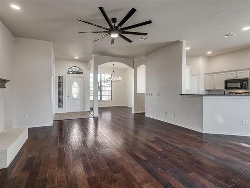 2304 Se 5th St, Moore, OK, 73160-8378 | Card Image