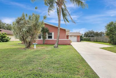 386 Nw Ferris Drive, House other with 3 bedrooms, 2 bathrooms and null parking in Port St. Lucie FL | Image 3