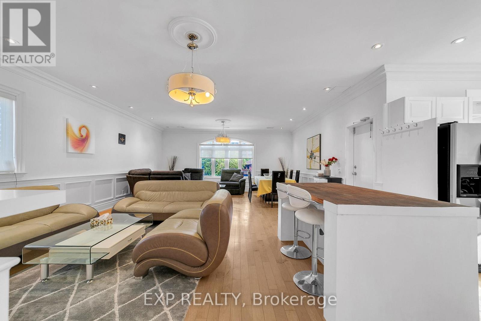 Residential Lease in Richmond Hill (South Richvale) 2