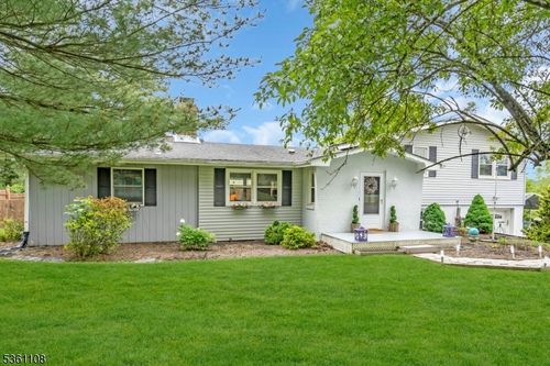 8 Chestnut Ave, Frenchtown, NJ, 08825-1003 | Card Image