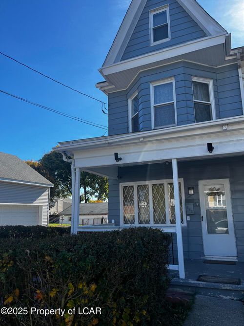 322 W Washington St, FRACKVILLE, PA, 17931-1223 | Card Image