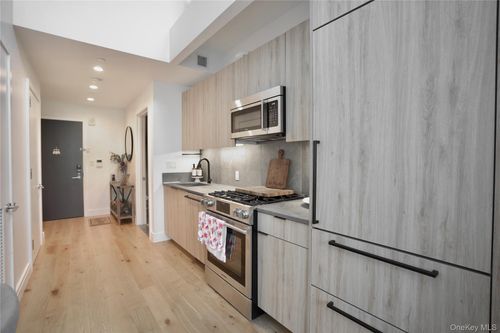 2d-2416 Queens Plz S, Long Island City, NY, 11101-4602 | Card Image