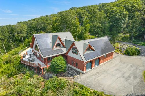 38 Long Hill Rd, East Fishkill, NY, 12533-6423 | Card Image