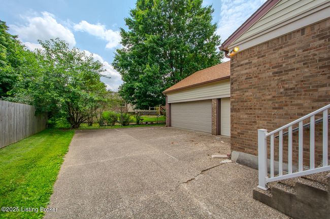 9010 Green Garden Ct, House other with 3 bedrooms, 2 bathrooms and null parking in Louisville KY | Image 45