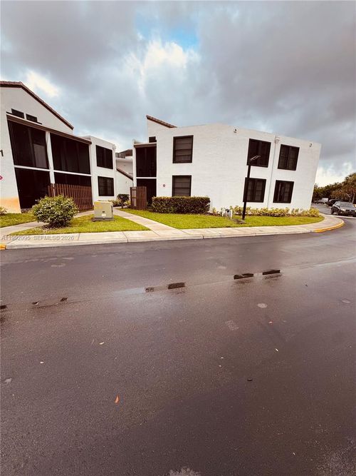 110-211 Lake Pointe Dr, Oakland Park, FL, 33309-7700 | Card Image