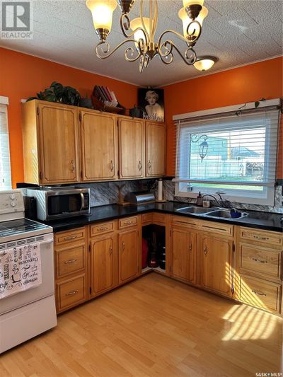 109 2 Nd St S, House other with 3 bedrooms, 1 bathrooms and null parking in Cabri SK | Image 3