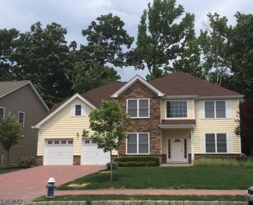 4 Pine Ln, Springfield, NJ, 07081-4210 | Card Image