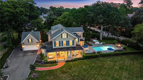 29 Greenough Pl, Newport, RI, 02840-2712 | Card Image