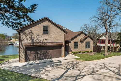 101 Manito Cv, Lake Kiowa, TX, 76240-9467 | Card Image