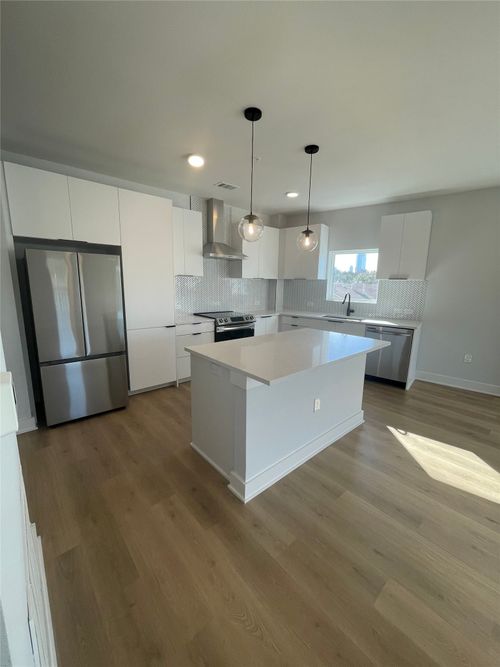 400-2500 W Longview Street, Austin, TX, 78705 | Card Image