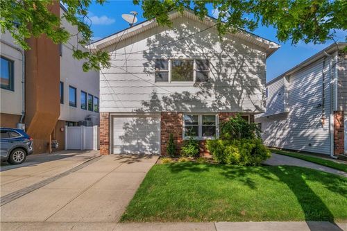 246 Beach 130th St, Rockaway Park, NY, 11694-1626 | Card Image