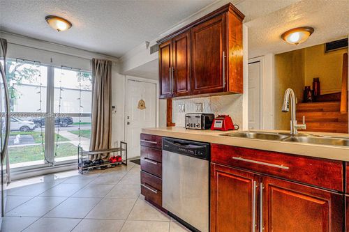 8a-3331 Farragut St, Hollywood, FL, 33021-3108 | Card Image