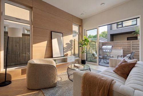 2-364 E 23rd Ave, Vancouver, BC, V5V1X5 | Card Image
