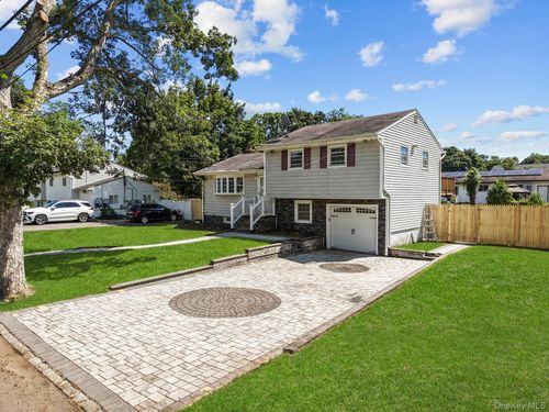 104 Essex St, West Babylon, NY, 11704-2021 | Card Image