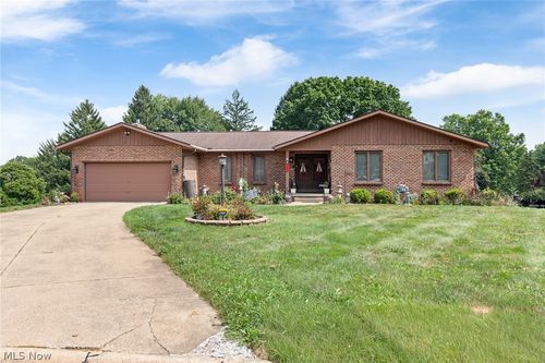 3741 Muirfield Dr, Uniontown, OH, 44685 | Card Image