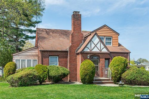 488 Grove St, Clifton, NJ, 07013-3135 | Card Image