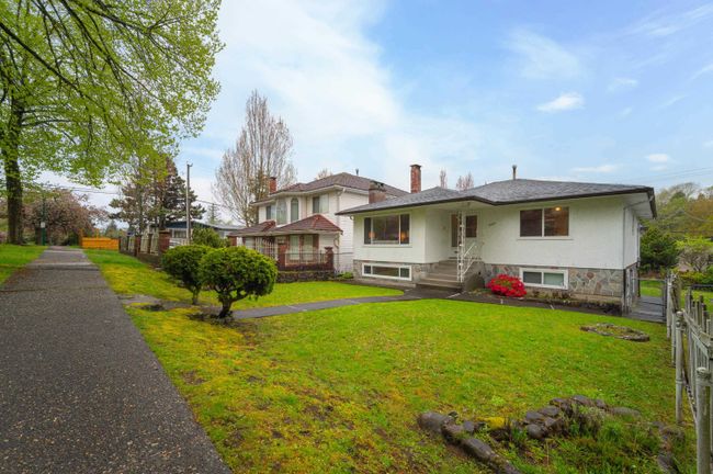 6081 Sherbrooke Street, House other with 3 bedrooms, 1 bathrooms and 3 parking in Vancouver BC | Image 2