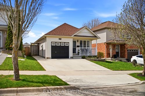 679 Zermatt Drive, Waterloo, ON, N2T2V2 | Card Image