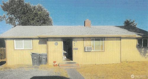568 S Grand Dr, Moses Lake, WA, 98837-1832 | Card Image