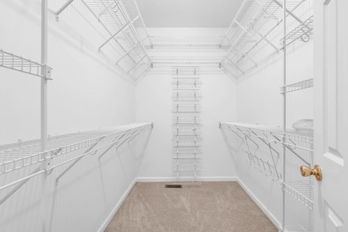 453 Stonemeadow Rd, Clarksville, TN, 37043-2224 | Card Image