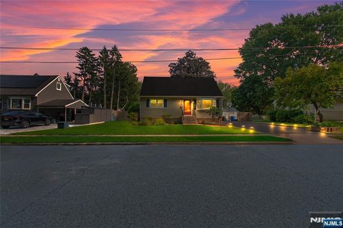 64 Barbara Dr, Pompton Lakes, NJ, 07442-1129 | Card Image