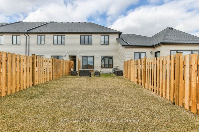 6713 Hayward Dr, House attached with 3 bedrooms, 3 bathrooms and 1 parking in London ON | Image 34