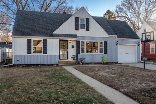 237 Theodore St, Loves Park, IL, 61111-4051 | Card Image