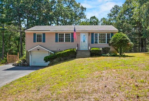 60 Old County Rd, Plaistow, NH, 03865-2109 | Card Image