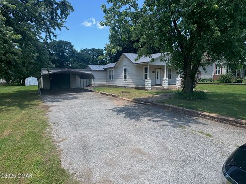 416 E 4th St, Baxter Springs, KS, 66713-1107 | Card Image