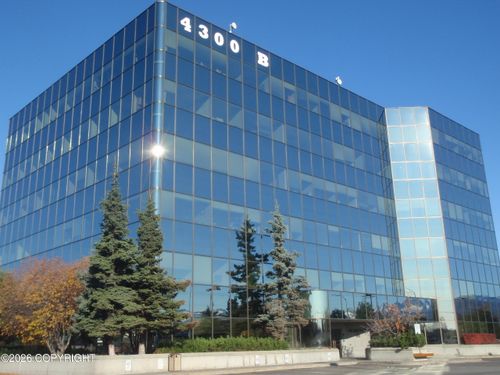 602-4300 B St, Anchorage, AK, 99503-5933 | Card Image