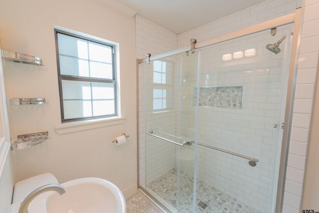 104 E Barker Creek Dr, House other with 3 bedrooms, 2 bathrooms and null parking in Scroggins TX | Image 10