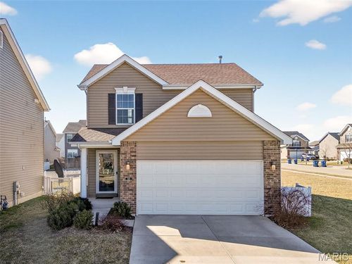 345 Charlestowne Place Dr, Saint Charles, MO, 63301-4918 | Card Image