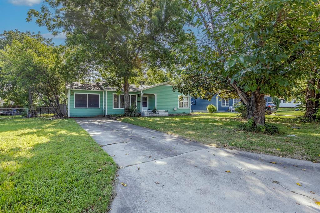 Tarrant Ave, Burleson, TX 76028