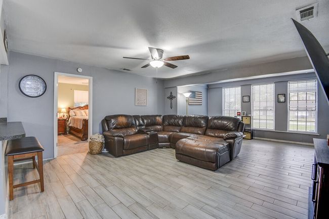Huge living area with split bedroom plan. | Image 6