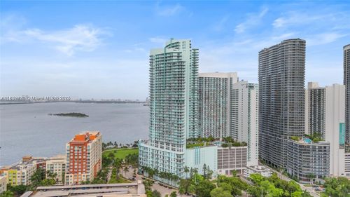 apt-2318-1900 N Bayshore Dr, Miami, FL, 33132-3012 | Card Image