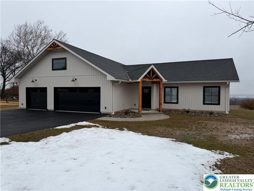 221 Young Rd, Nazareth, PA, 18064-9221 | Card Image