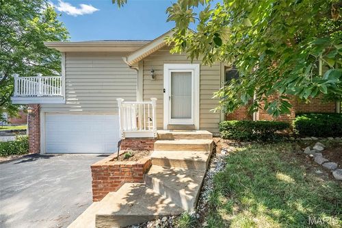 2237 Ole Castle Ct, Chesterfield, MO, 63017-8206 | Card Image