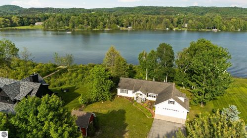 533 S Lake Shore Dr, Lake Leelanau, MI, 49653-9698 | Card Image